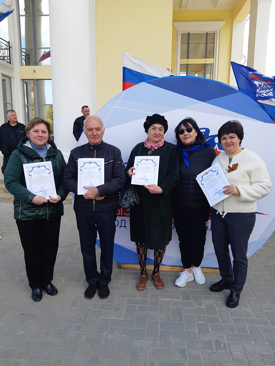 Праздничный митинг, посвященный Дню весны и труда.